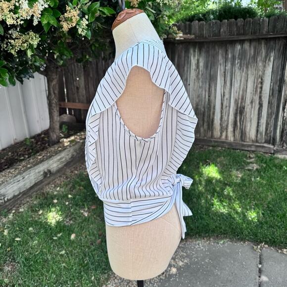 Guess White & Black Stripped Sleeveless Flutter Faux Wrap Blouse Top Women's L - Picture 7 of 10